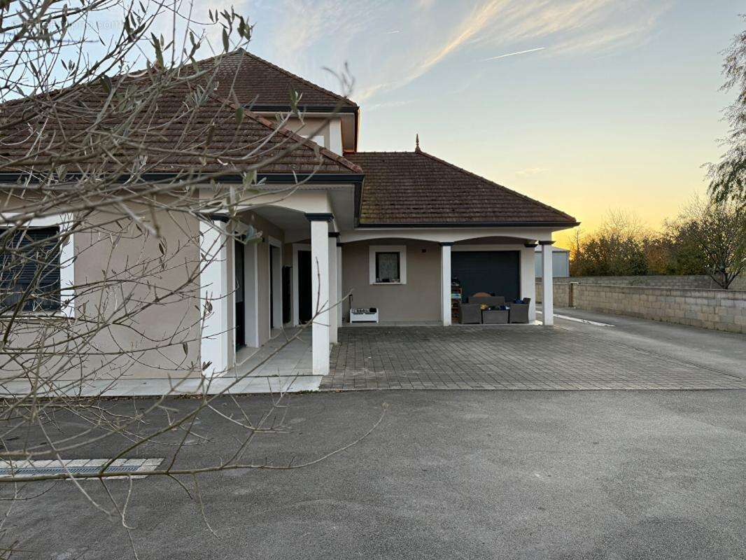 Maison récente de 2015 à Allériot 7 pièce(s) 150 m2 DPE B GES A - photo 9