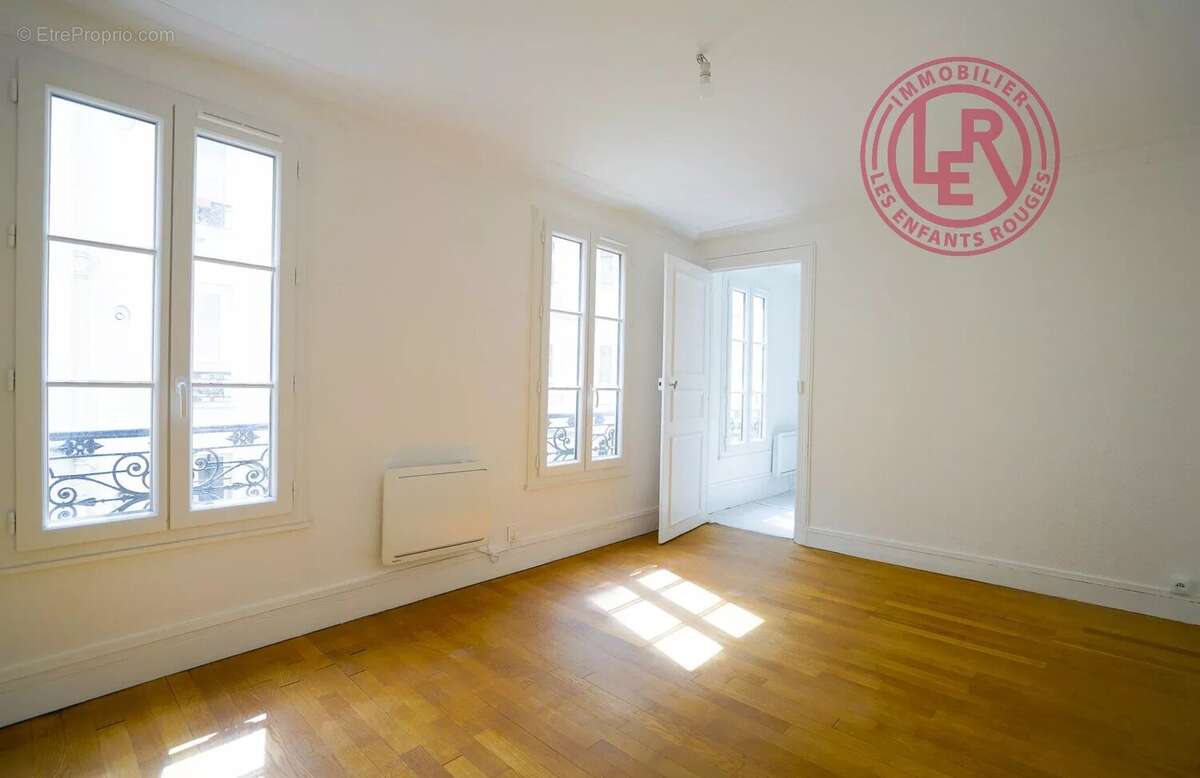 Appartement à PARIS-3E