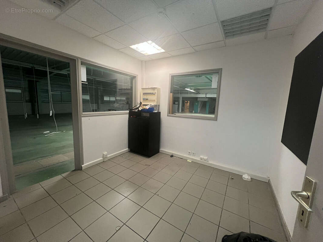 Commerce à PONT-EVEQUE