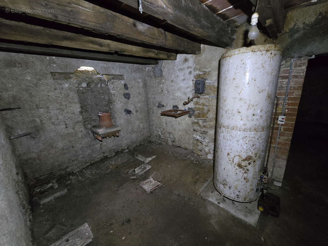 Maison à AINAY-LE-VIEIL