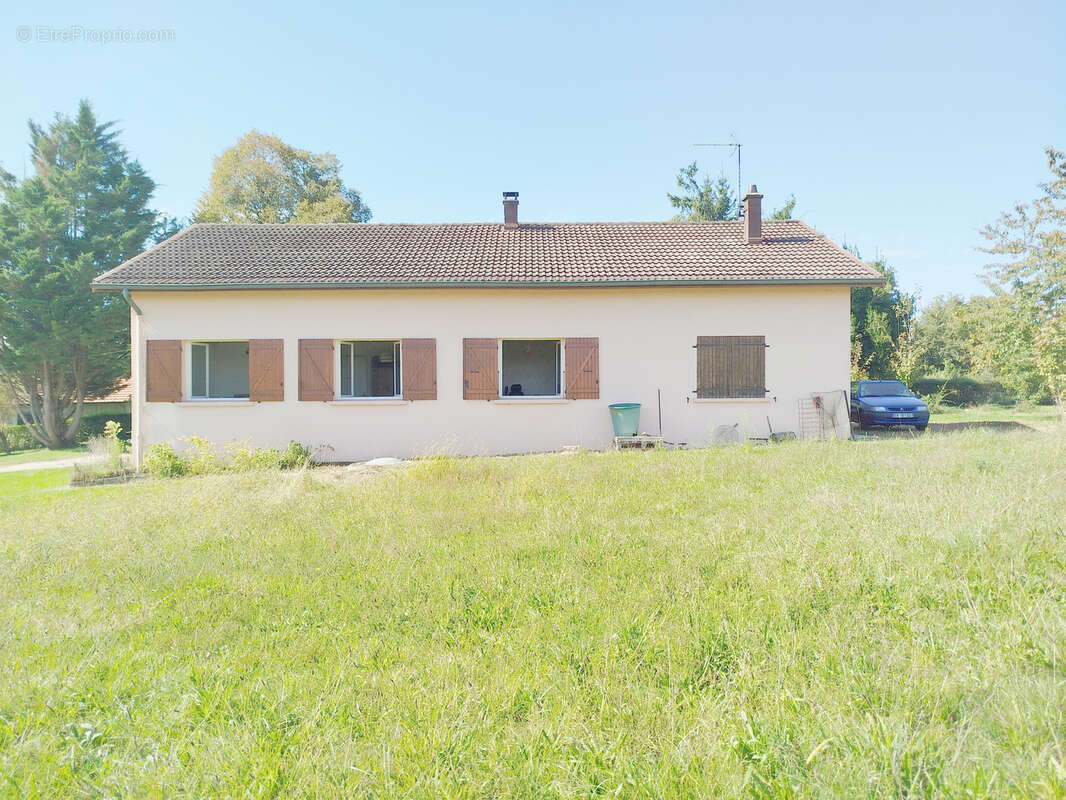 Maison à MONTREVEL-EN-BRESSE