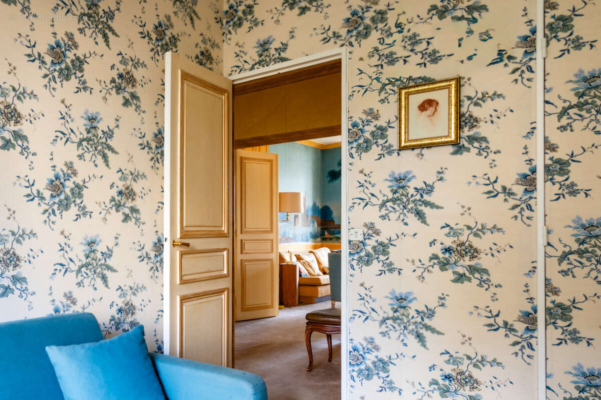 Appartement à NEUILLY-SUR-SEINE