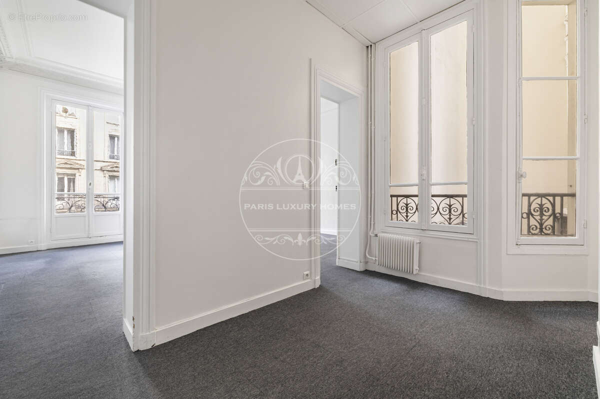 Appartement à PARIS-1E