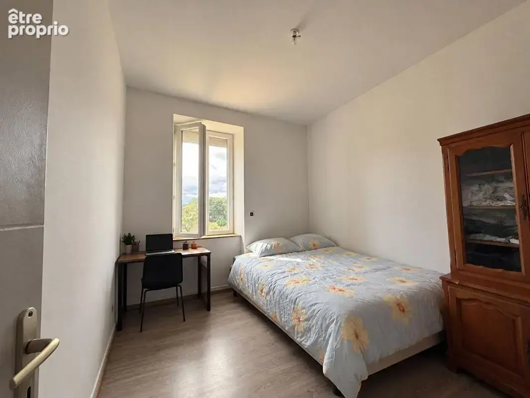 À vendre à Villegailhenc, maison de village de 6 pièces avec quatre chambres, deux cours et garage - photo 7