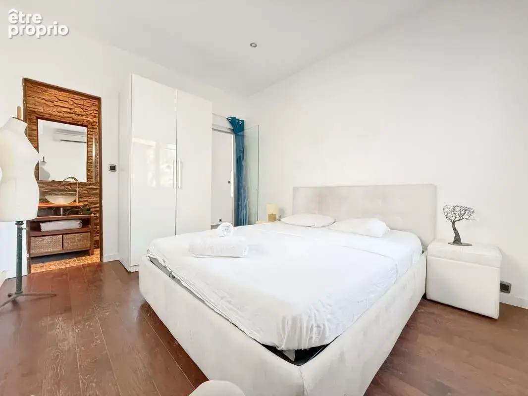 Nice est vinaigrier / villa 5 pièces - 145 m2 / piscine / terrain de 855m2 / garages - photo 10
