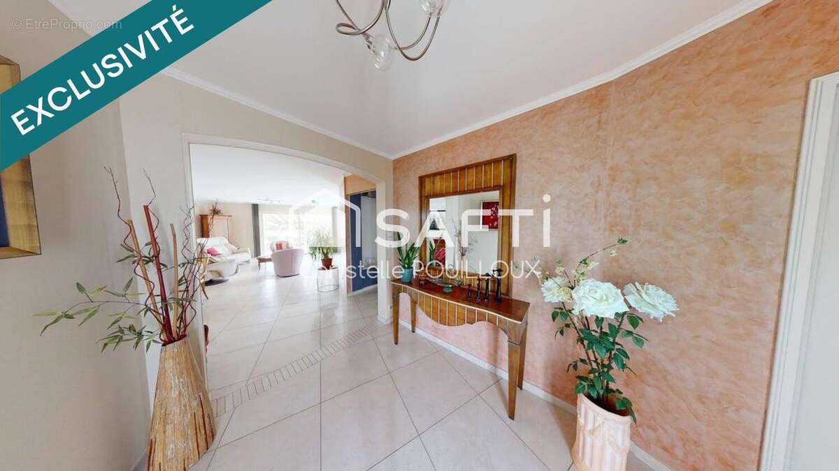 Maison 250 m² à Benet  - photo 2