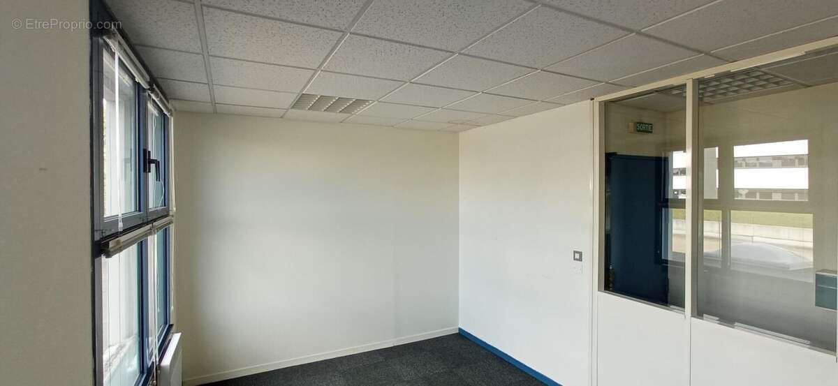 Photo 8 - Commerce à SAINT-QUENTIN-FALLAVIER