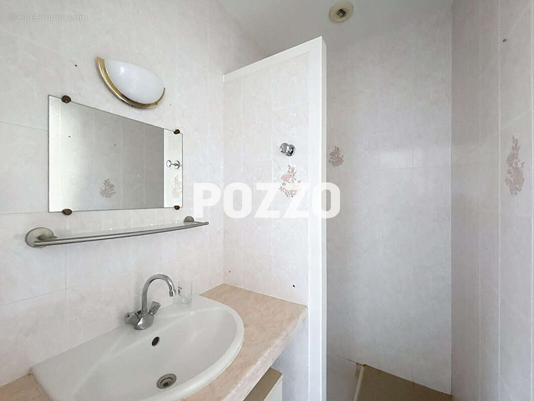 Commerce à GOUVILLE-SUR-MER