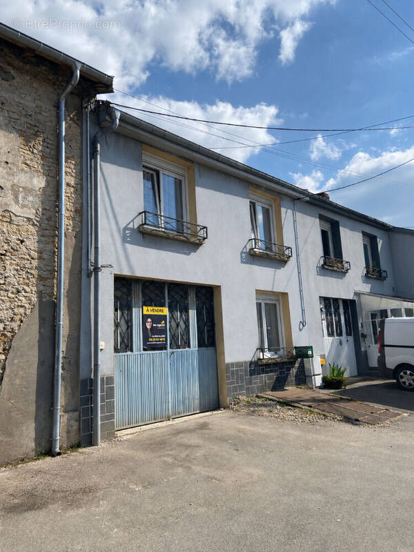Appartement à COLOMBEY-LES-BELLES