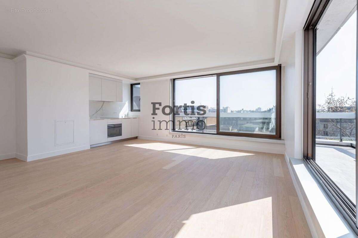 Appartement à PARIS-8E