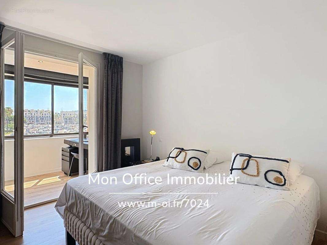 Référence : 7024-les - appartement rénové vue mer & port aux marines de cogolin - photo 10
