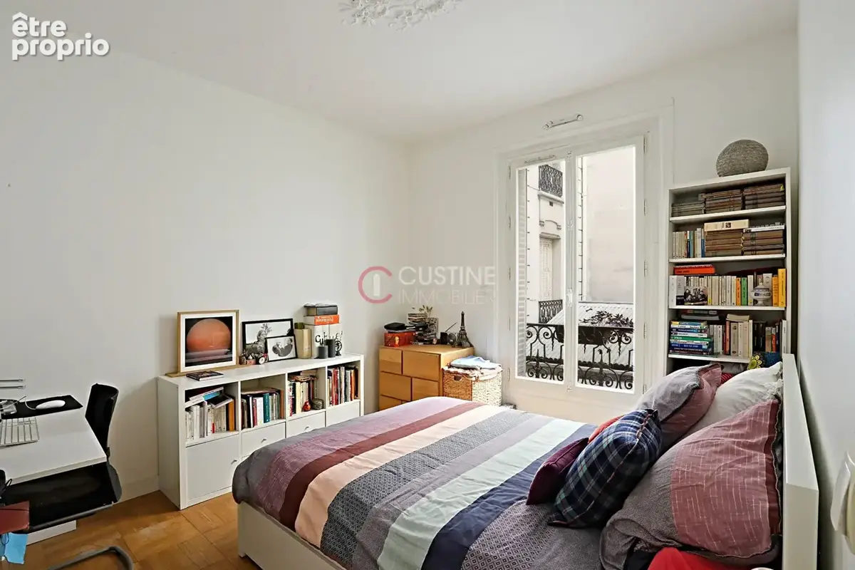 Boulevard Barbès -87 m² - 4 pièces -2 chambres - Charme de l'ancien - photo 8