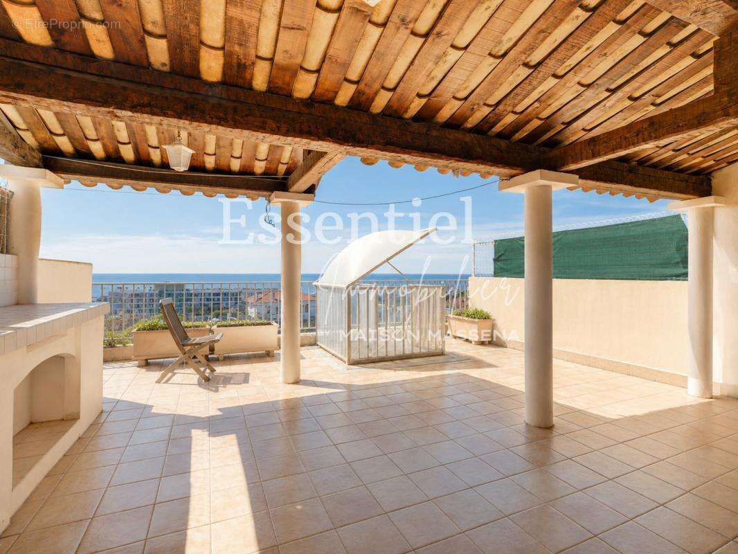 Dernier étage avec toit-terrasse, vue mer panoramique, piscine et tennis – Résidence Le Phénicia - photo 2