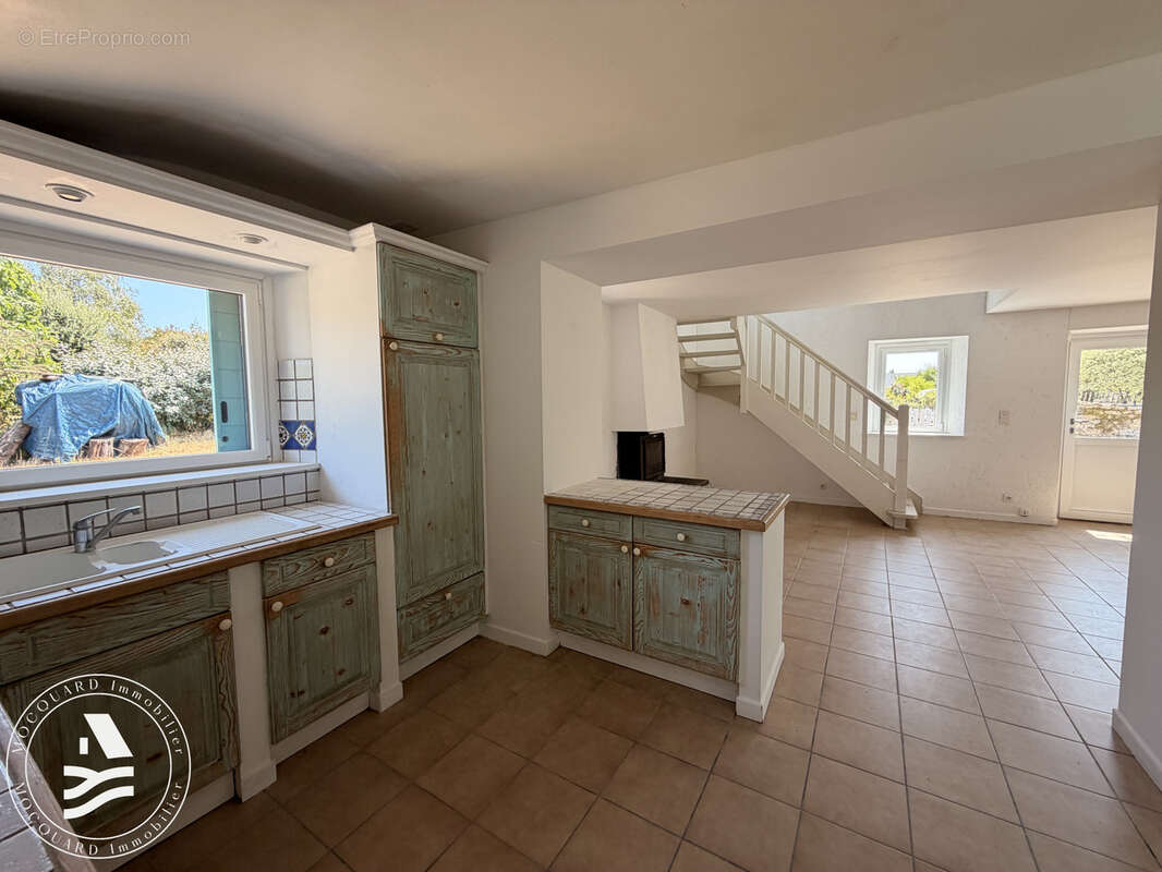 Maison bretonne en pierres - Charme et potentiel au coeur de Locmariaquer - photo 8