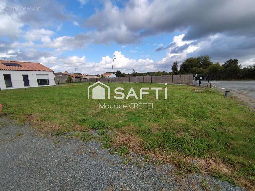 Photo 2 - Terrain à VENDRENNES