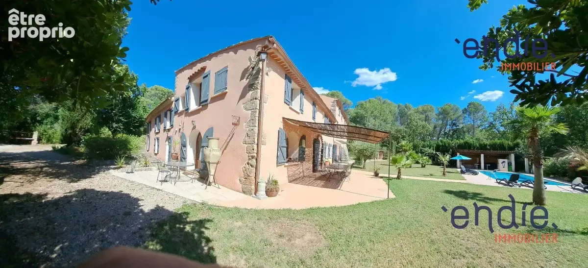 Maison à VILLECROZE