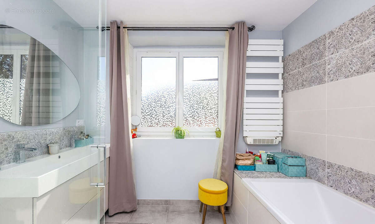 Maison à CAHUZAC-SUR-VERE