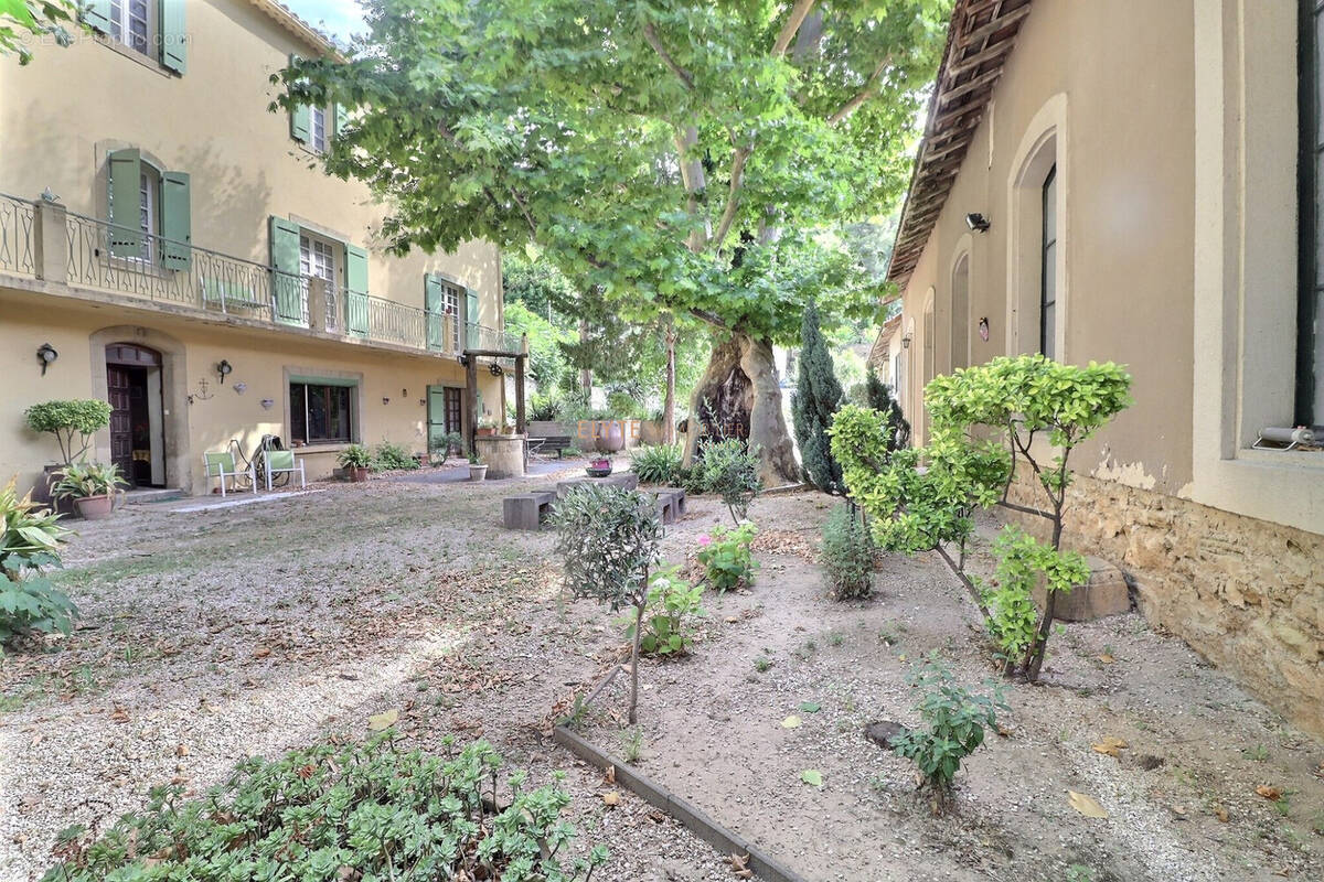 Maison à SAINT-CHAMAS