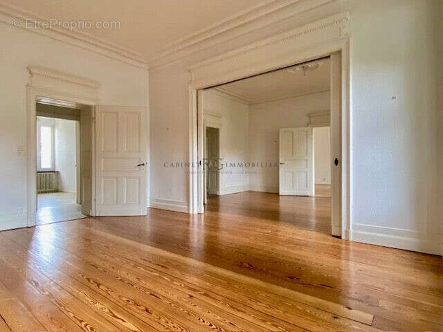 Appartement 158 m² à Metz  - photo 2