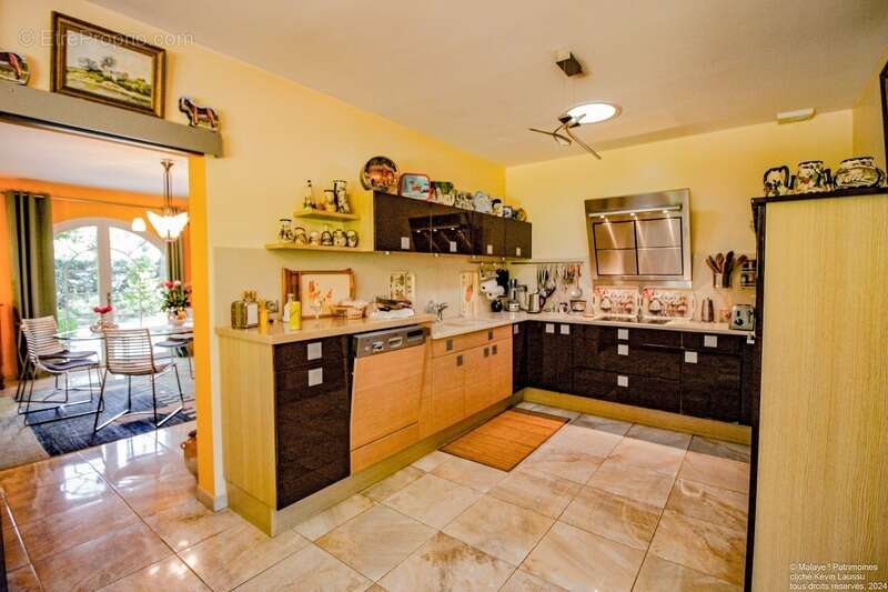 Une maison de Maître contemporaine à Candresse avec dépendances et son jardin de 2500m2 arboré - photo 10