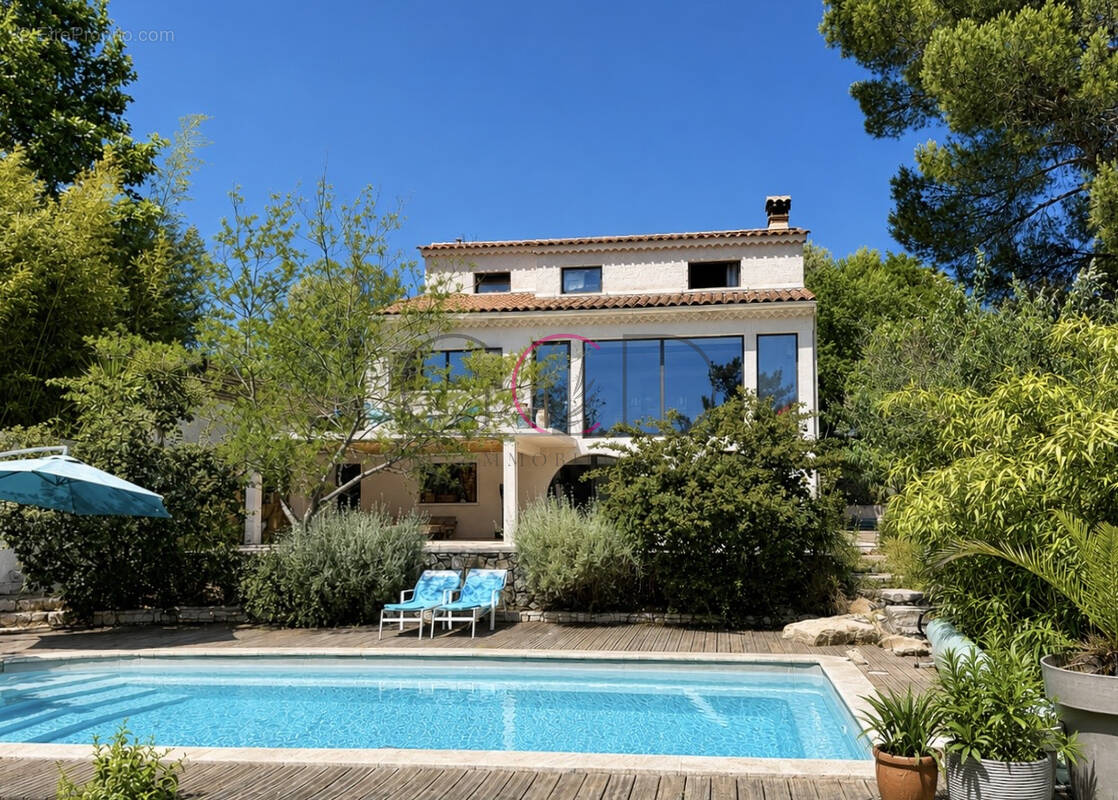 Maison à VENTABREN