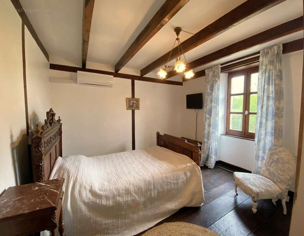 Maison de caractère de 4 chambres en pleine campagne,  avec près de 2ha de terrain attenant - photo 6