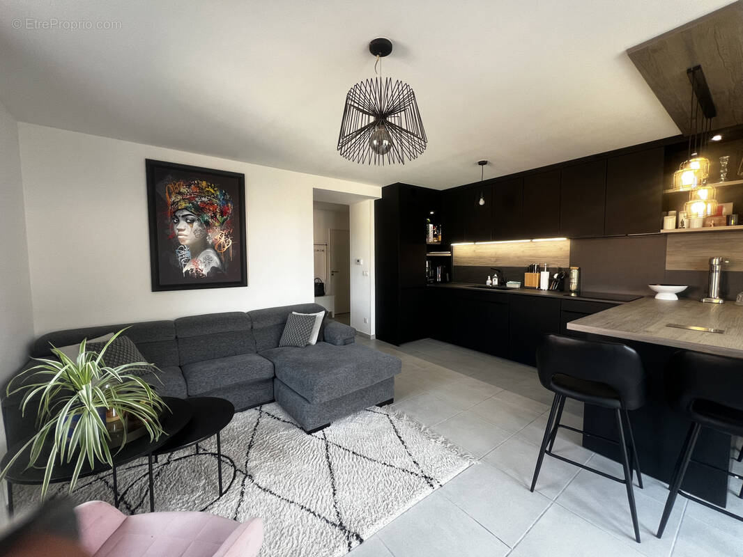 Appartement à CARROS