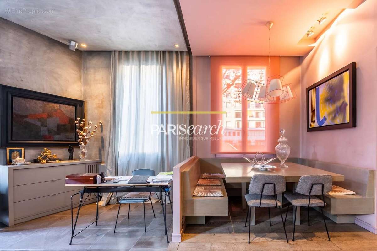 Appartement à PARIS-16E