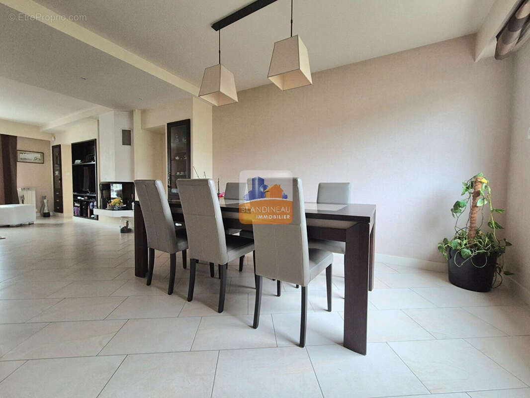 Limitrophe pont saint martin - reze - bouguenais, maison familiale 5 ch - 154 m² hab - 451 m² parcelle - garage - photo 4