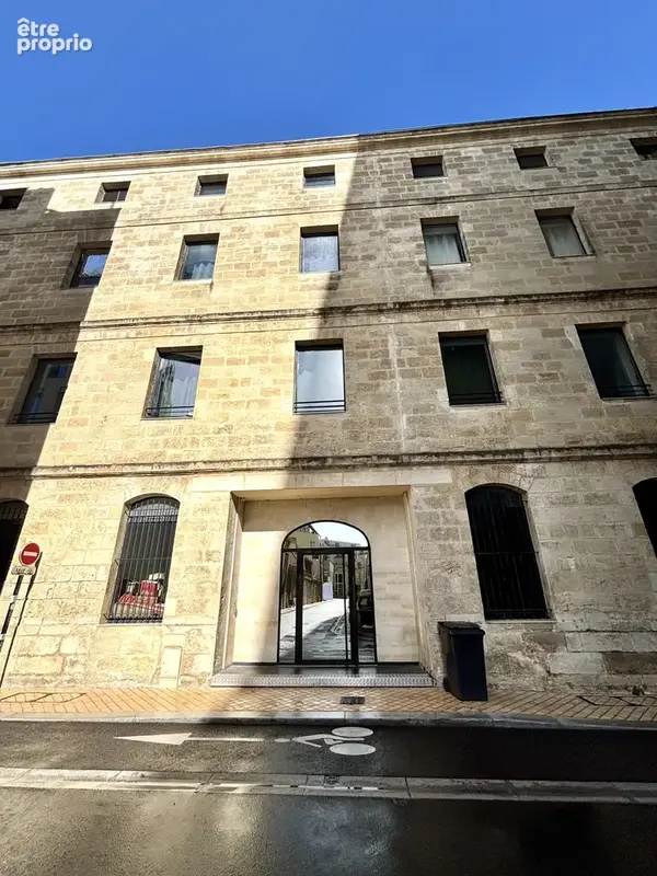 T3 lumineux dans immeuble en pierre avec parking - photo 11
