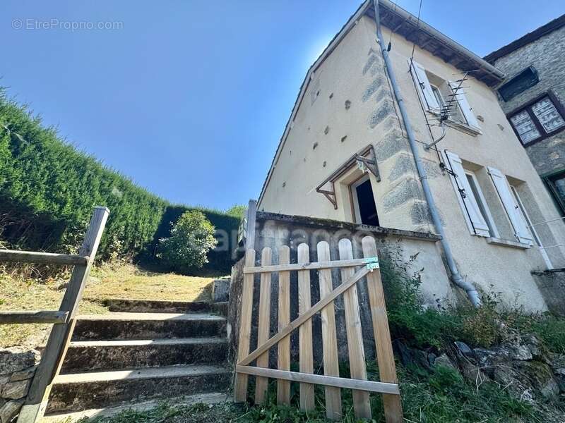 Maison à SAINT-JEAN-LA-VETRE