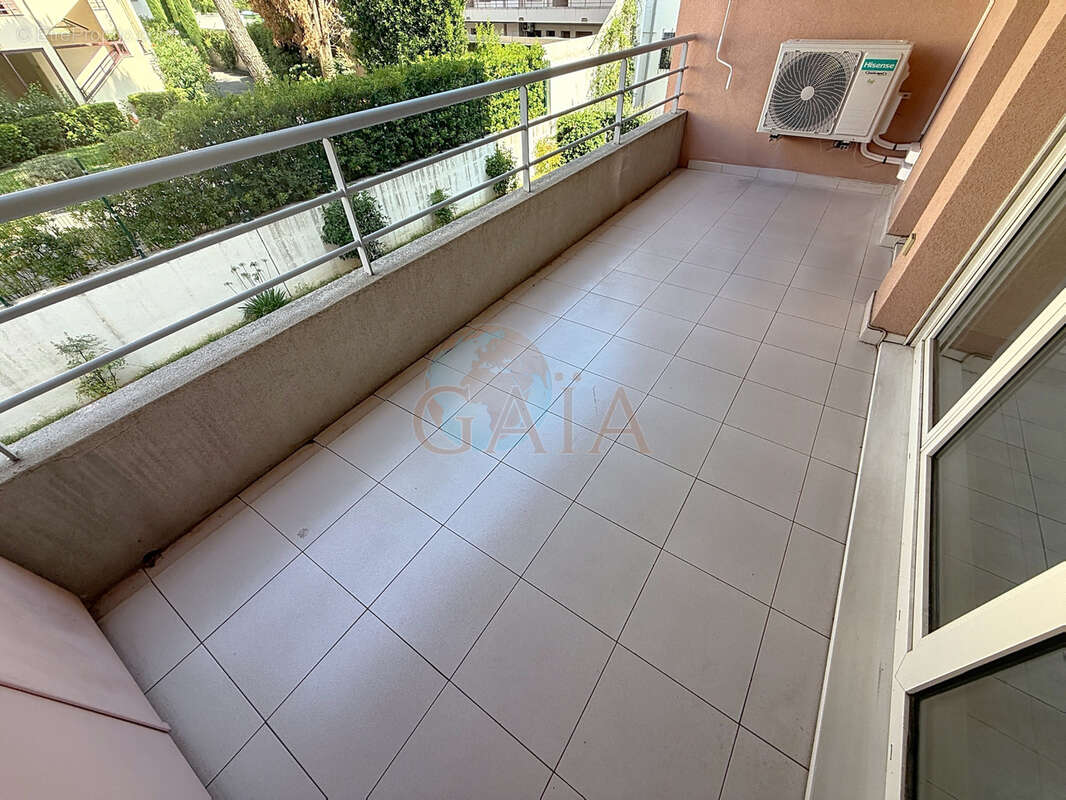 Exclusivite cannes montfleury 2p au calme terrasse parking bon etat general - photo 2