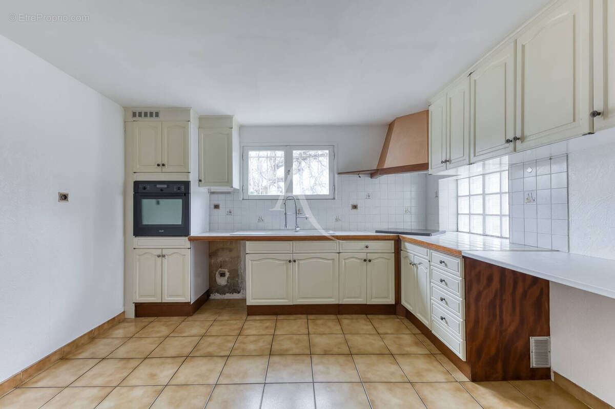 Maison à OZOIR-LA-FERRIERE