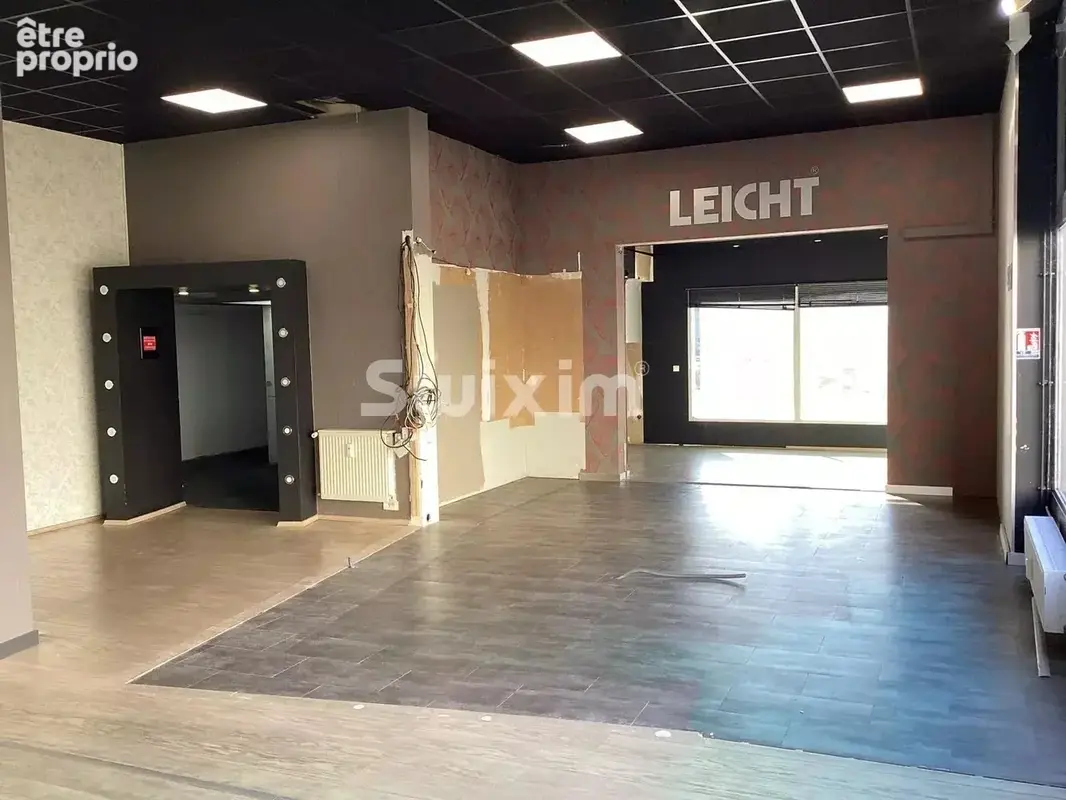Grande surface de vente et bureaux - photo 3