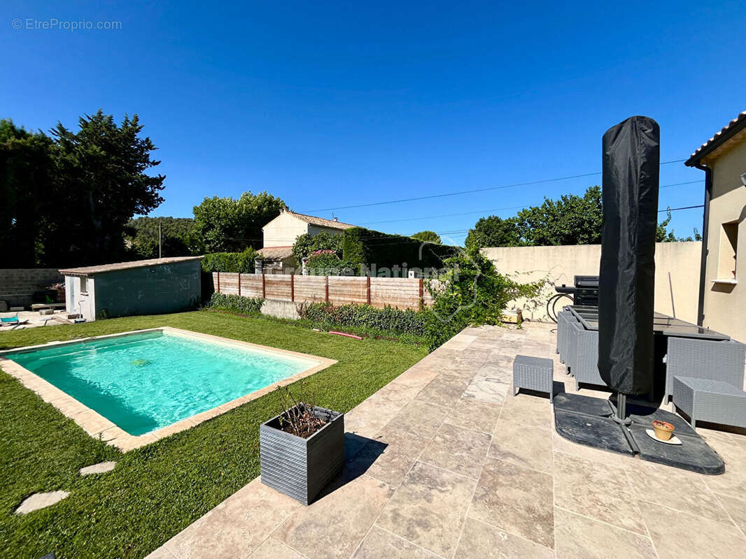 Villa récente de Plain-pied avec piscine - DPE A - photo 11