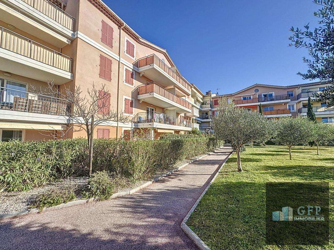 Appartement à BORMES-LES-MIMOSAS