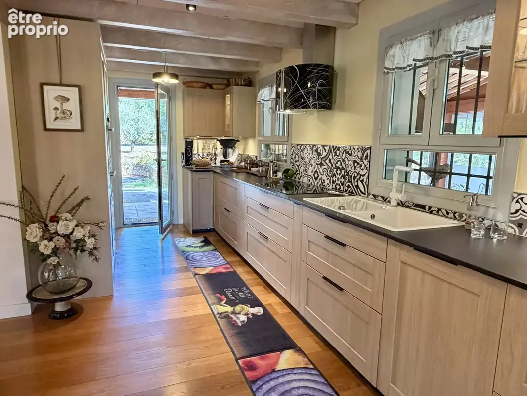 Élégante propriété avec villa principale, mazet en pierres et piscine - photo 31