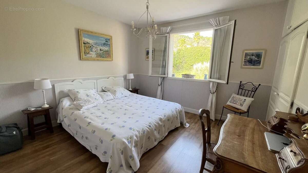 Maison à TOURRETTES