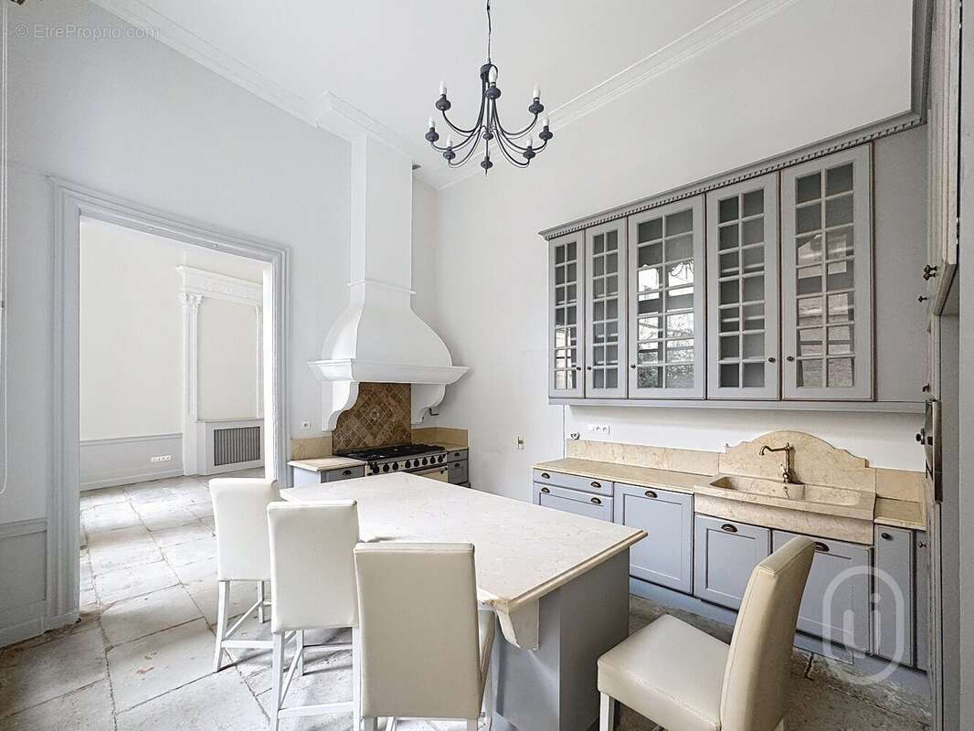 Montpellier - coeur ecusson - t4 bourgeois 202 m² - photo 8