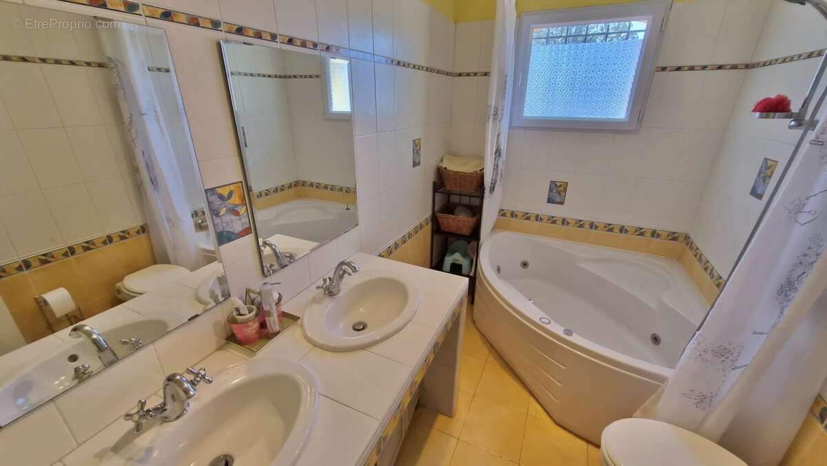 Maison lumineuse de 4 chambres avec grand jardin, piscine et vues dégagées près de Pézenas - photo 17