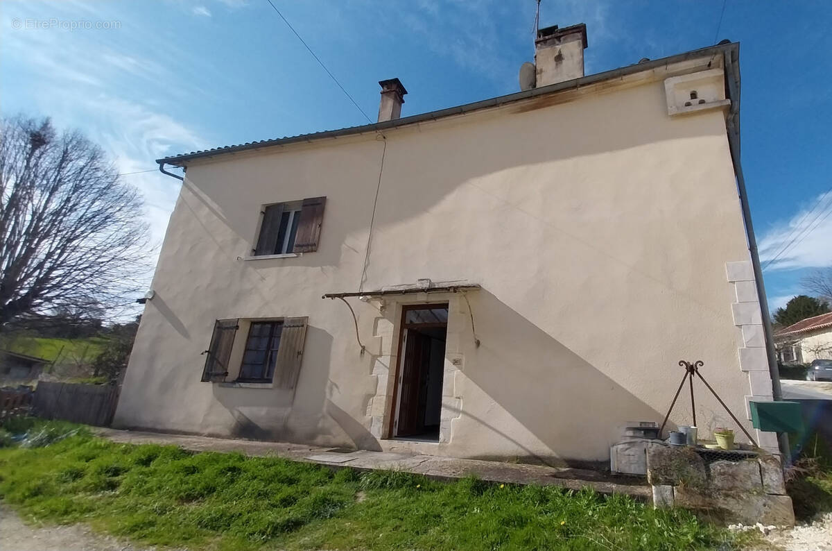 Maison à MONTAGRIER