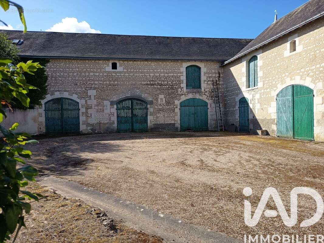 Maison 120 m² à La Tour-Saint-Gelin  - photo 2