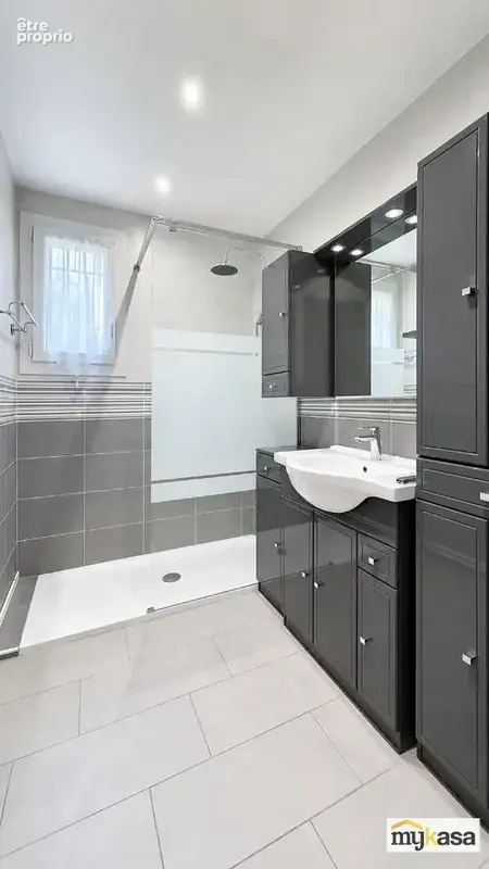 Maison familiale T5 de 136 m² avec garage et terrain de 525 m² - photo 11