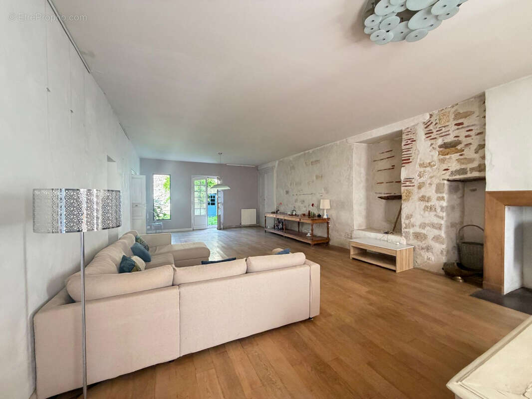 Maison à LAYRAC