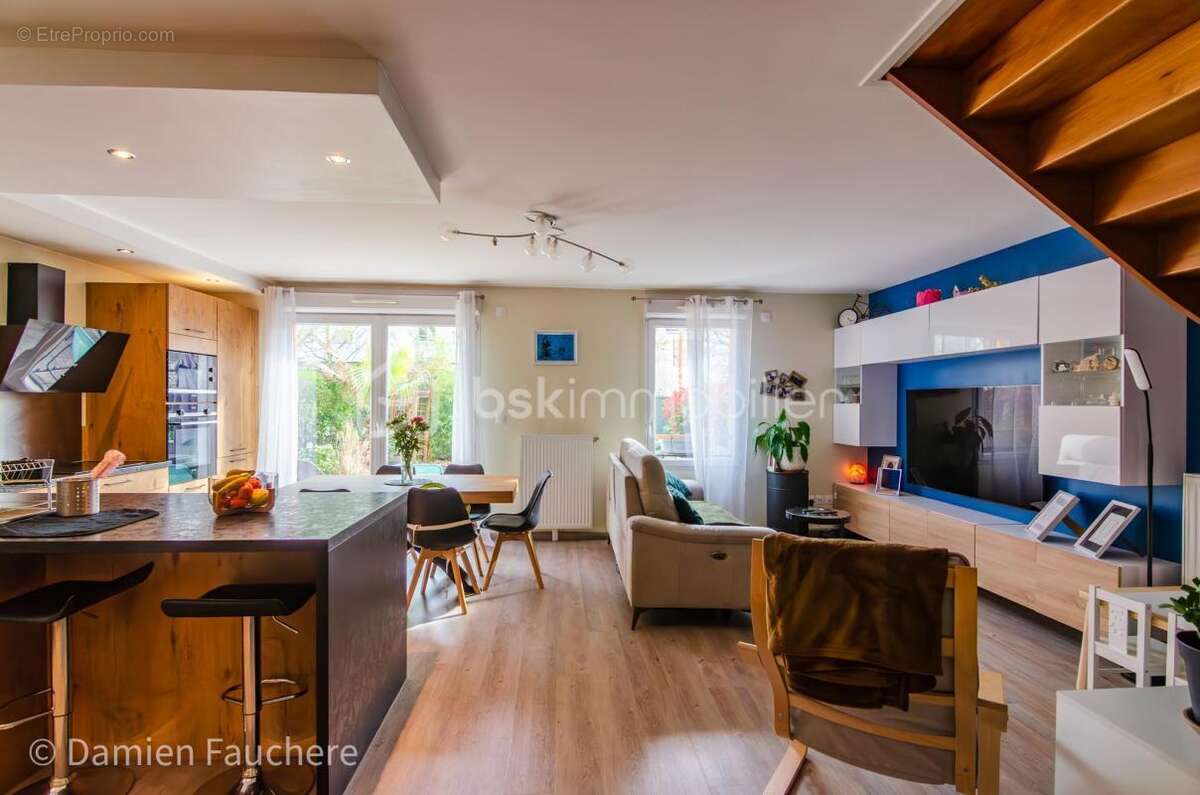 Maison à VAUX-LE-PENIL