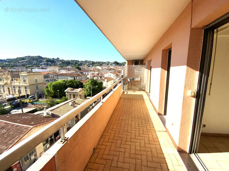 Appartement à VALLAURIS