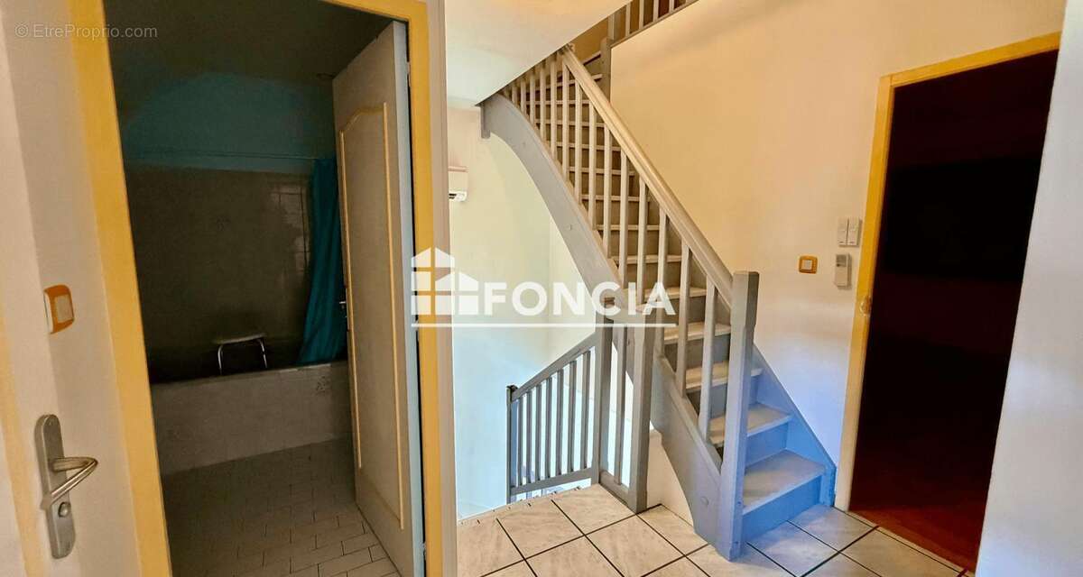 Saint-Apollinaire, très agréable et spacieuse appartement-maison jumelée sur 3 niveaux avec terrasse et jardinet - photo 7