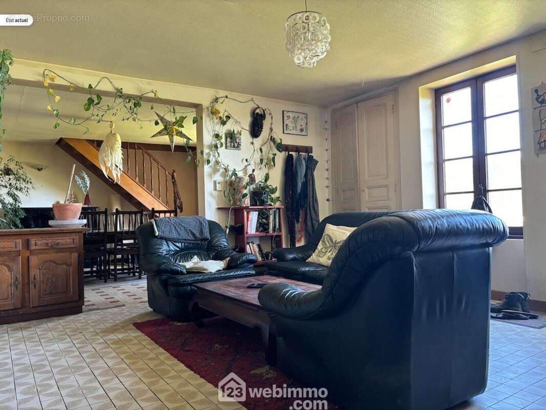 L&#039;ensemble requiert un rafraichissement, - Maison à LA PUYE