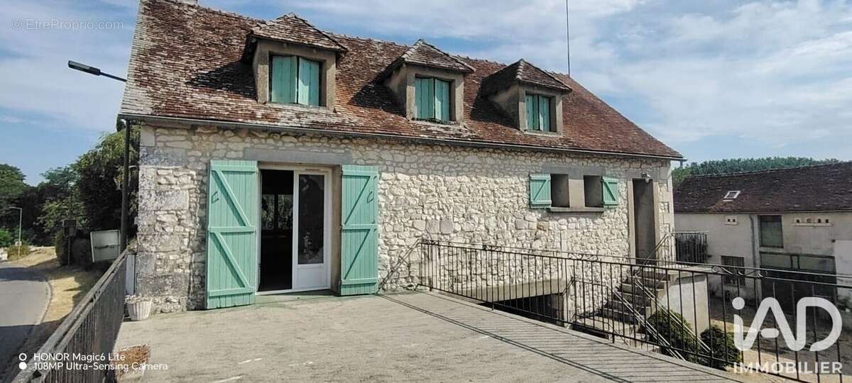 Maison 113 m² à Antogny-Le-Tillac  - photo 2