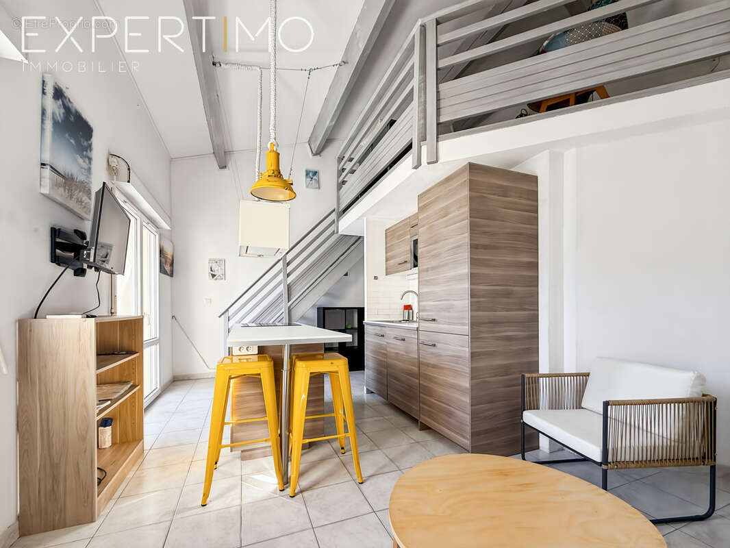 Petite vue mer  /  t2 ( chambre en mezzanine ) - photo 2